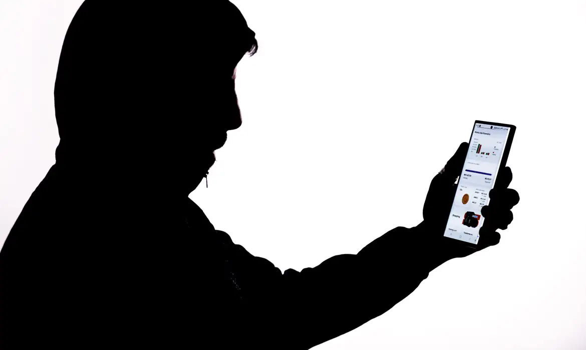 Tenha cautela com e-mails suspeitos ou mensagens fraudulentas. Imagem: Agência Brasil.