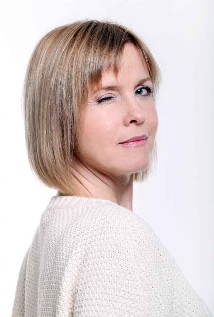 Mulher com cabelo curto