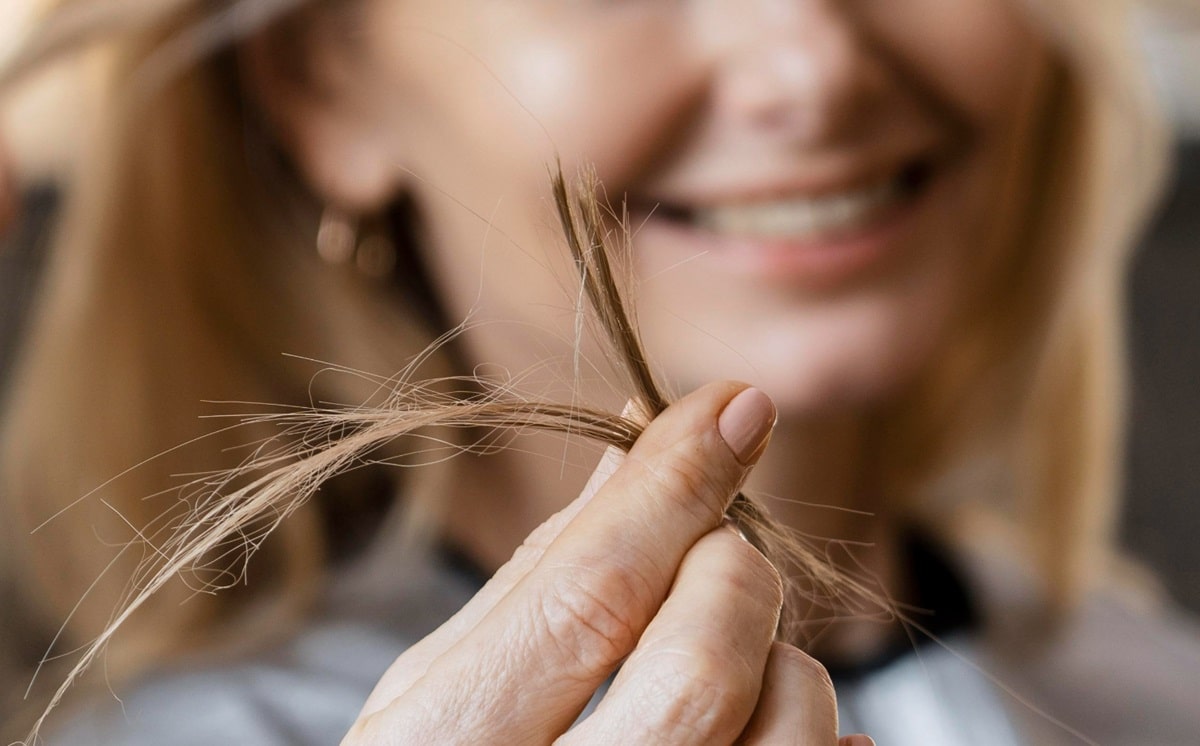 A herança genética pode influenciar a maneira como seu cabelo reage à menopausa. Imagem: Freepik