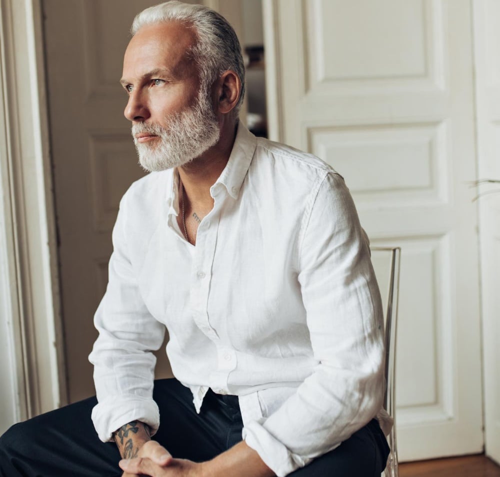 Ao considerar seu tipo físico, você pode optar por cortes e estilos que  favorecem sua silhueta. Imagem: Freepik