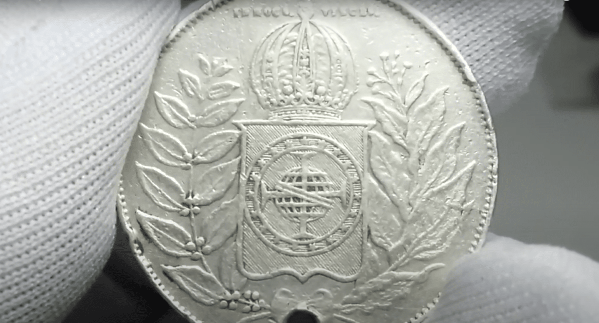 Imagem da moeda de 500 réis de 1848, uma peça rara do Império do Brasil que pode valer até 120 reais no mercado numismático dependendo de sua condição.