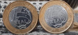 Duas moedas de 1 real de 2014 e 2016, com tiragem limitada e grande valor para colecionadores.