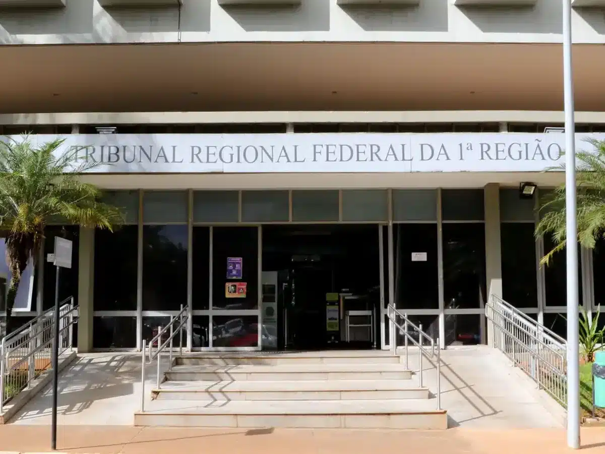 Fachada do Tribunal Regional Federal da 1ª Região, onde os beneficiários podem consultar os pagamentos das RPVs.