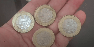 Imagem de 4 moedas de 1 real de 1998, consideradas raras e muito procuradas por colecionadores.