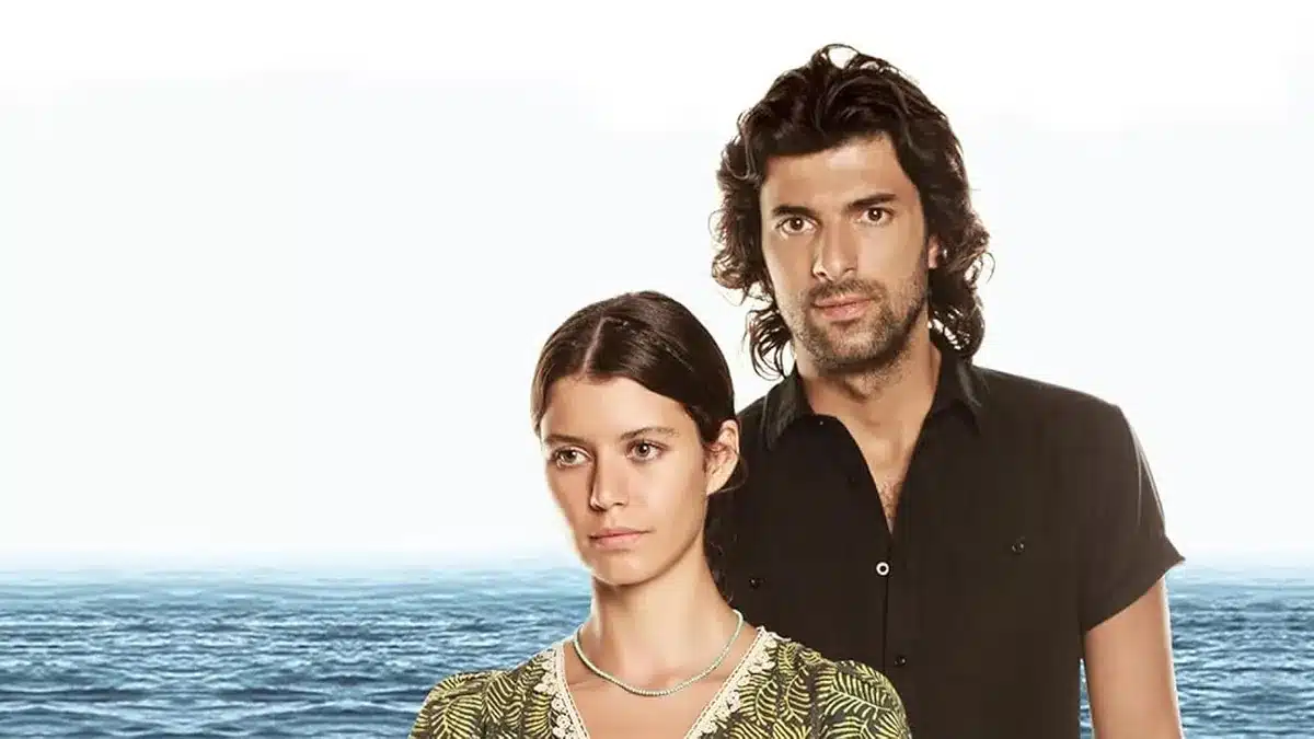 Fatmagül e Kerim, protagonistas de Fatmagül: O clássico do drama turco.