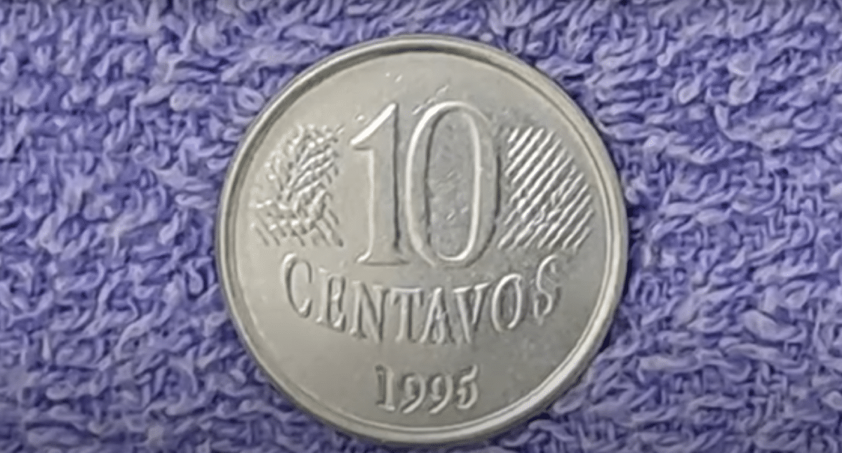 Moeda de 10 centavos da FAO com erro de cunhagem, podendo ser valiosa para colecionadores.
