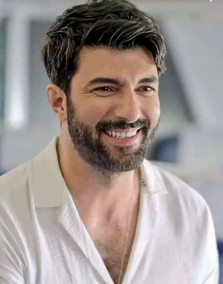 Conheça Engin Akyürek, um dos atores mais queridos das novelas turcas no Brasil
