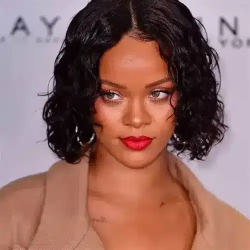  Corte bob estilo cheekbone com ondas naturais 