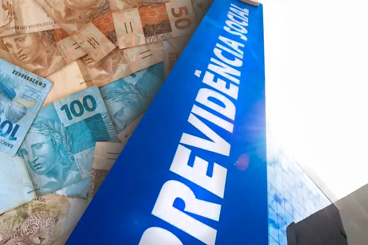 Fachada da Previdência Social ao lado de várias cédulas de reais, ilustrando o pagamento do 13º salário do INSS.