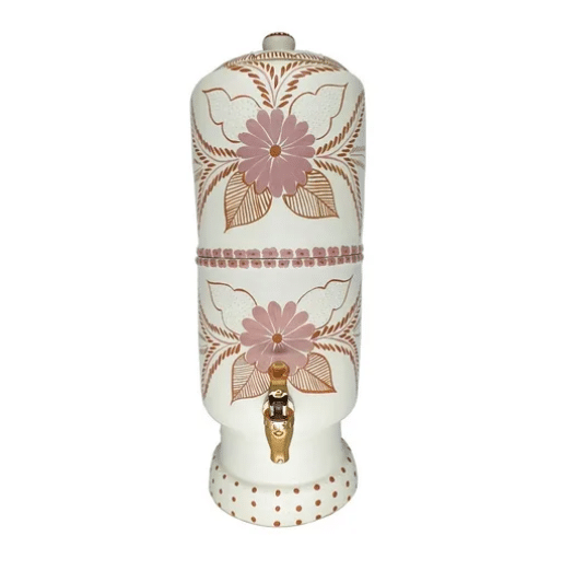 Filtro de barro branco decorado com flores, versão 2025, estilo artesanal e elegante.