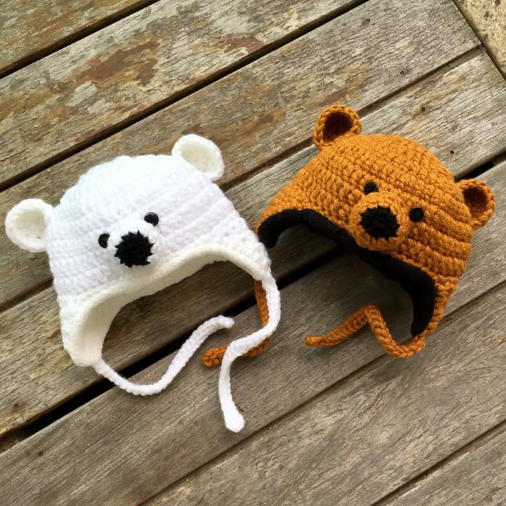 Gorros de crochê infantil em formato de ursinho nas cores branco e marrom