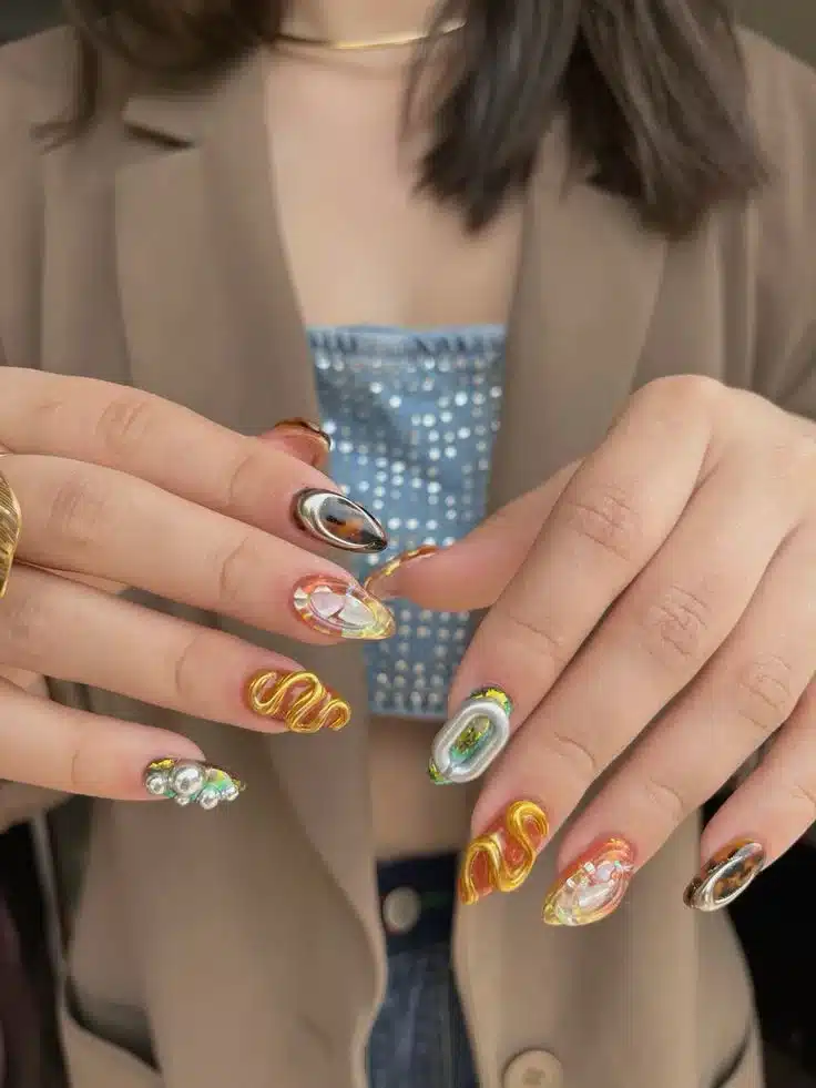 Unhas omakase com design exclusivo e personalizado, destacando detalhes modernos e texturizados.