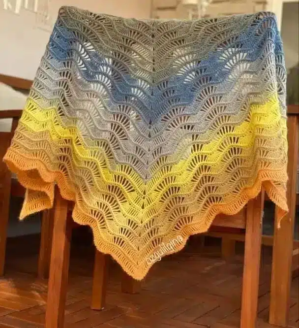 Xale de crochê ponto chevron em cores gradientes