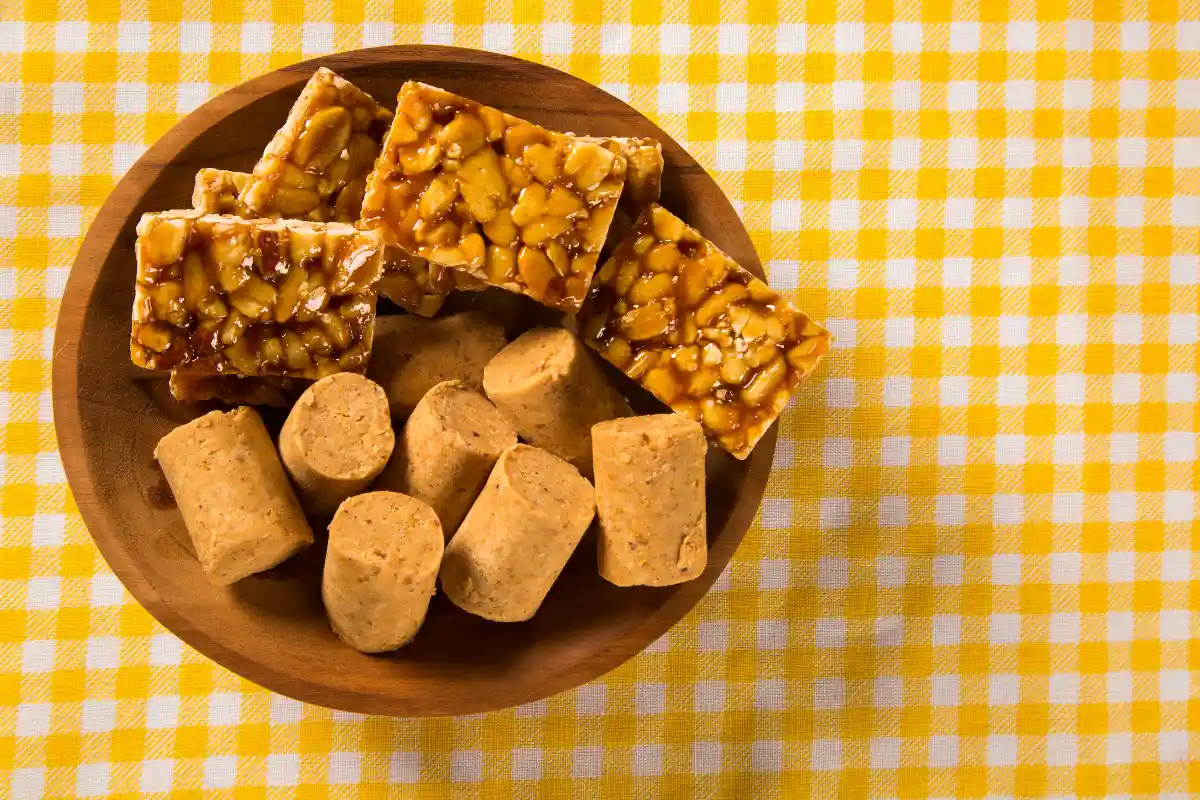 Doces típicos de festa junina: Cocada e Doce de Amendoim