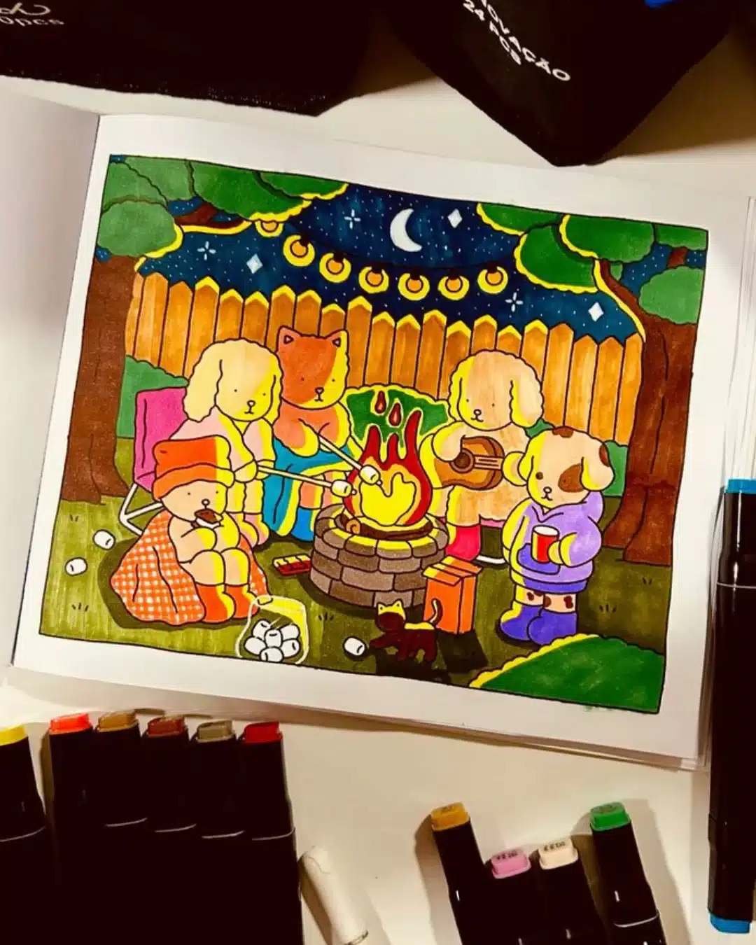 Desenho colorido de animais em volta da fogueira no estilo Bobbie Goods com temática junina.