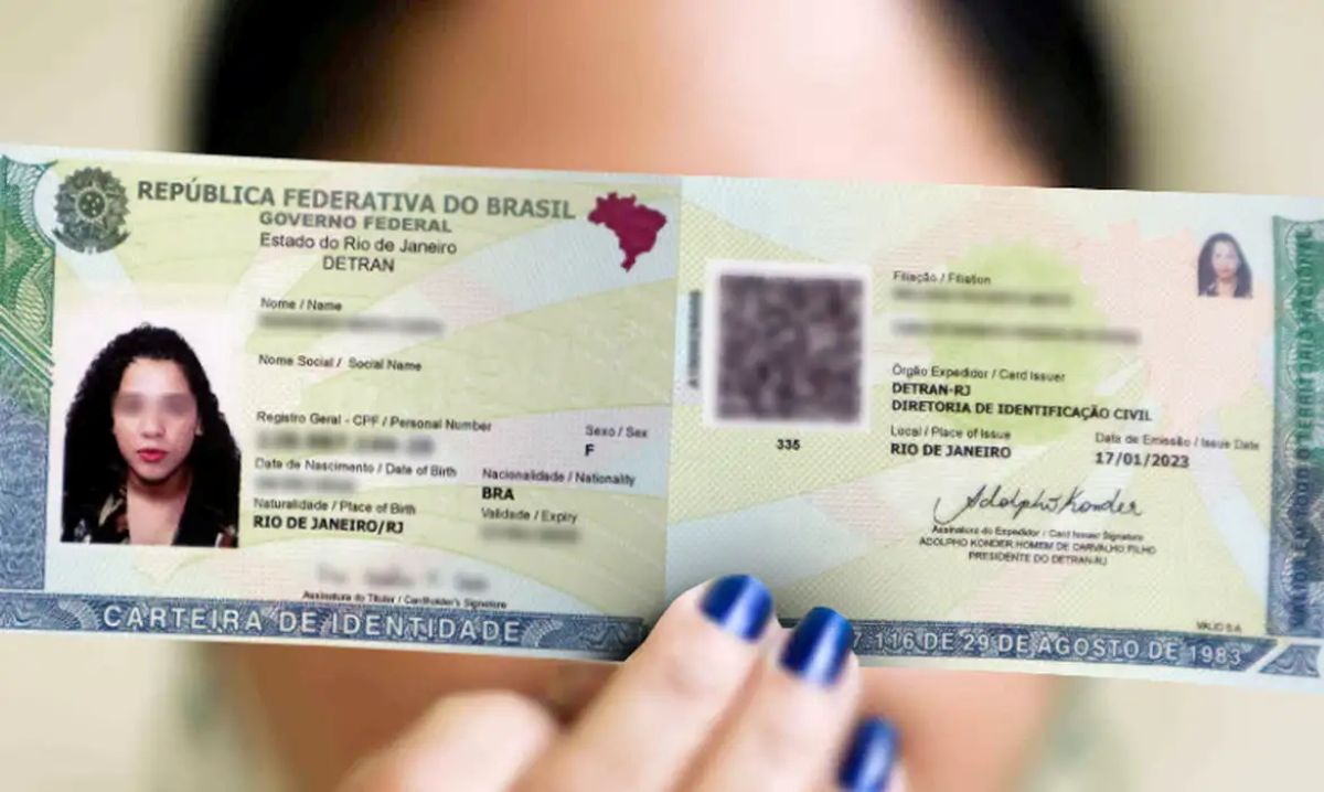 Imagem de uma carteira de identidade (RG) brasileira, com foco na foto e detalhes do documento.
