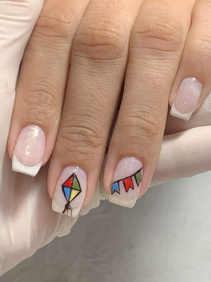 Unhas decoradas com bandeirinhas coloridas para festa junina, um estilo criativo para arrasar no São João.