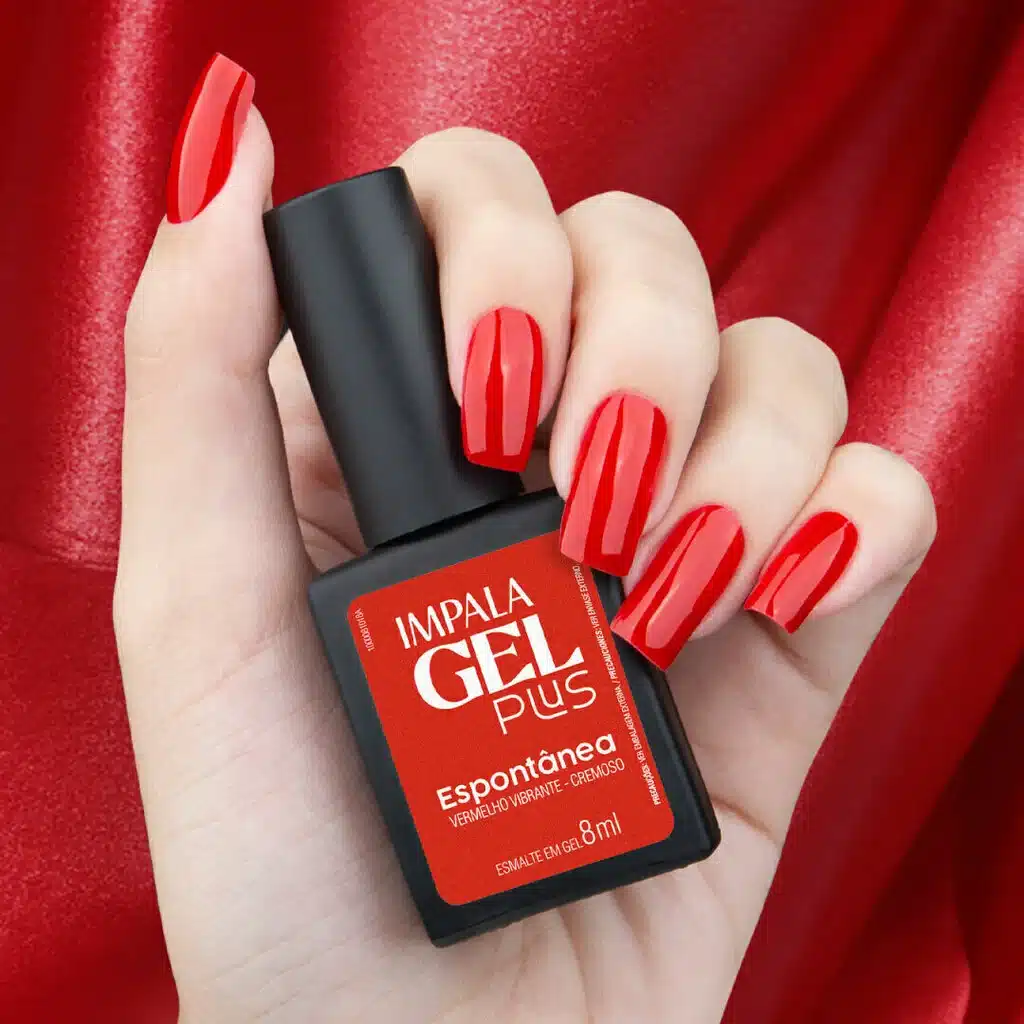 Unhas esmaltadas com esmalte em gel vermelho da Impala