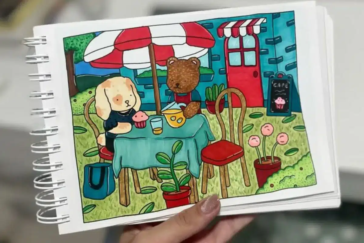Ilustração de café com animais sentados à mesa em um ambiente colorido e divertido
