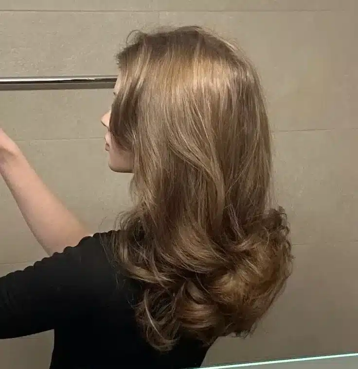 Cabelo com volume e ondas suaves no estilo Topanga Hair