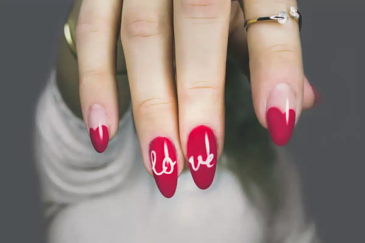 E mesmo sendo um clássico, dá pra brincar com estilos e cores.