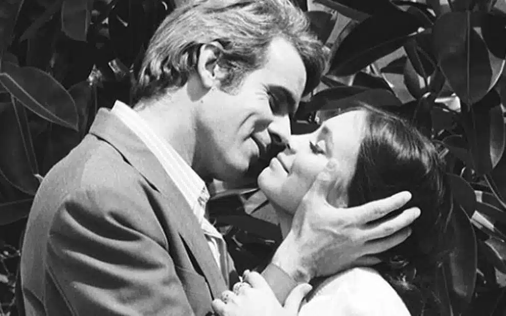 Cena romântica da novela Selva de Pedra com Francisco Cuoco e Regina Duarte.