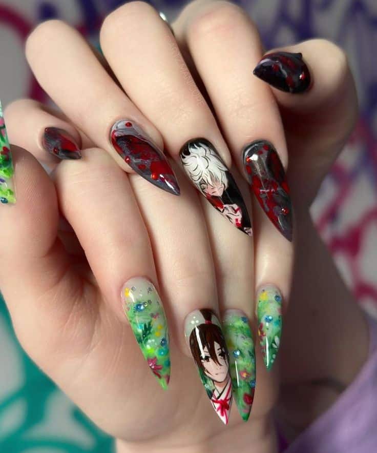 Imagem de unhas decoradas com personagens de anime, estilo nail art japonesa delicada e colorida.