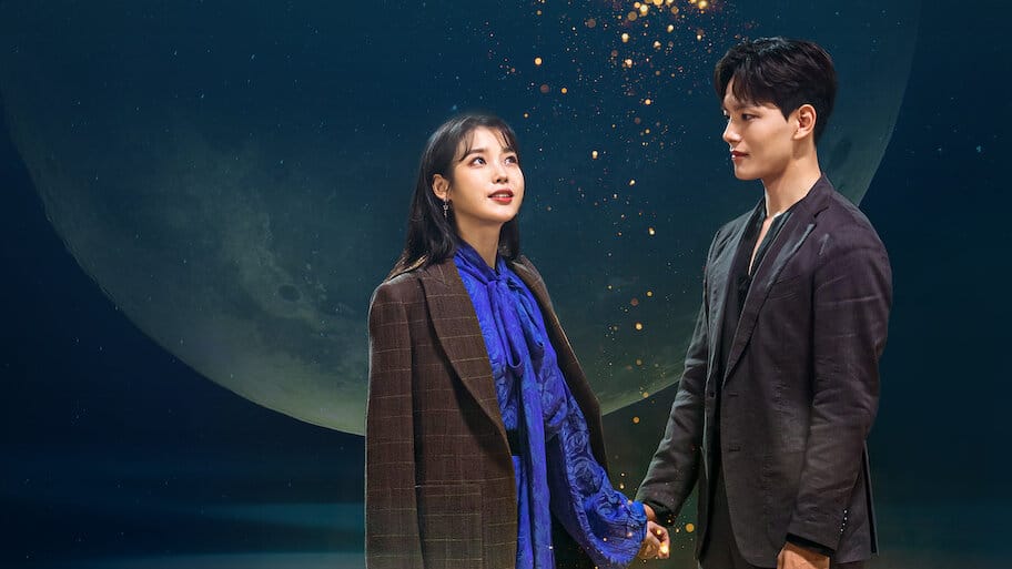 Personagens principais de Hotel del Luna sob o luar, em cena mágica do dorama