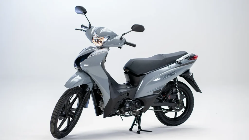 Moto Shineray Jet 50 cinza, modelo econômico que dispensa habilitação
