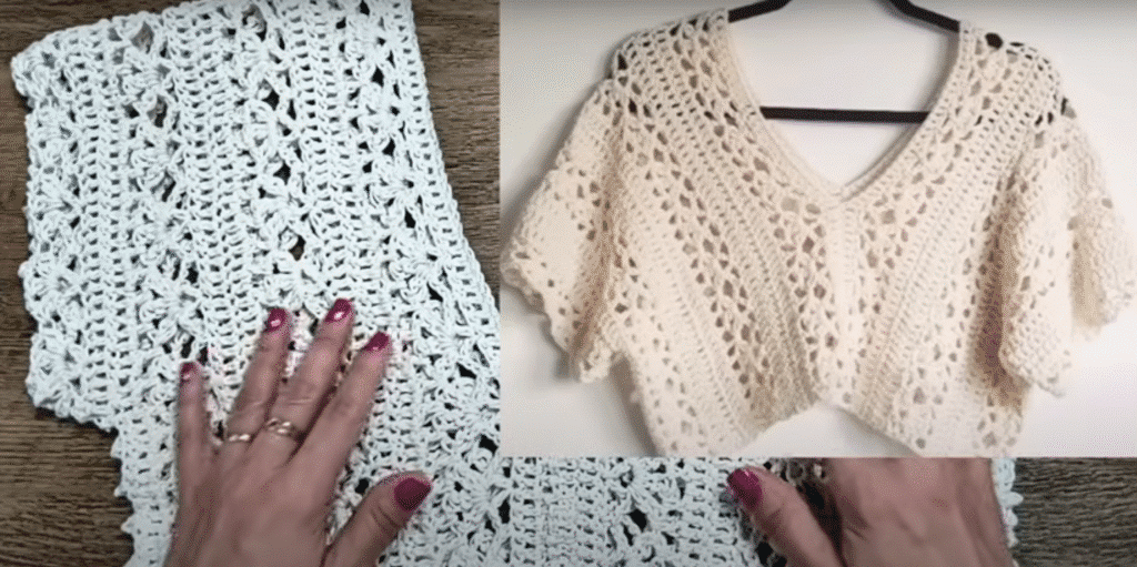 Blusa de crochê bege sendo confeccionada à mão
