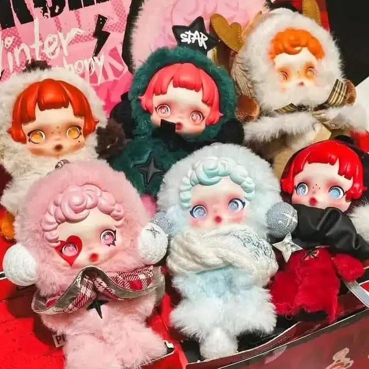 Bonecas Skullpand com estilo gótico suave e fofura, combinando moda e personagens de aparência adorável.