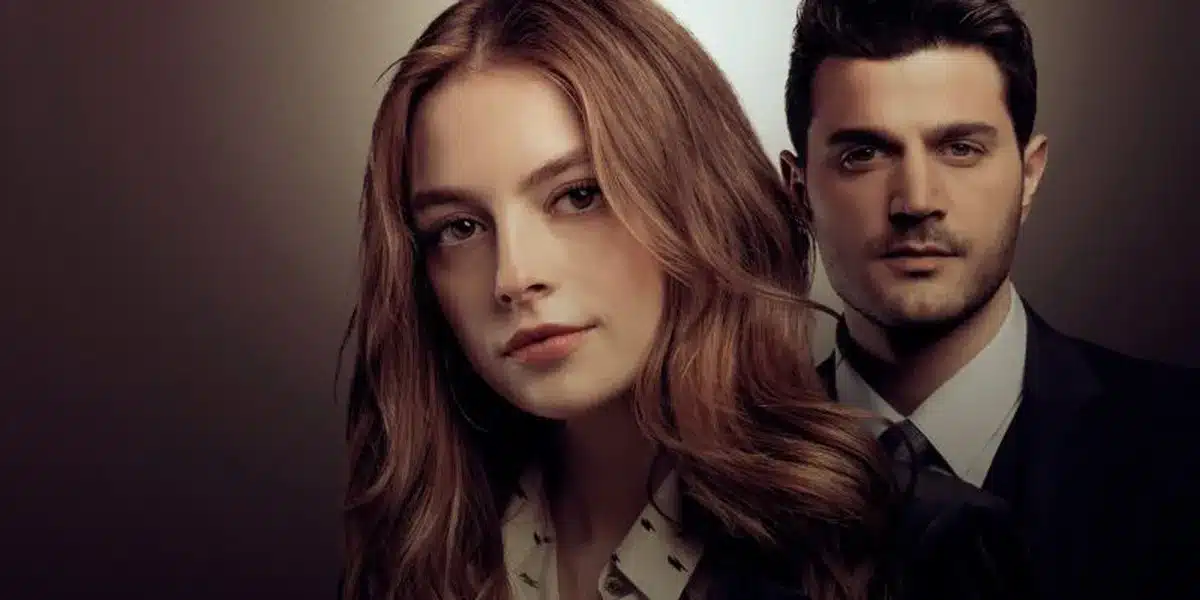 Casal protagonista de novela turca com clima de tensão e romance