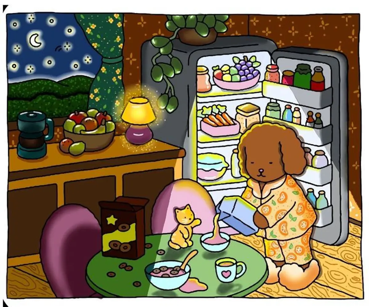 Imagem ilustrada de um cachorro fofinho em pijama, pegando um lanche de um armário com um gato e uma xícara de chá em uma mesa. Detalhes de uma geladeira cheia de alimentos e frutas frescas visíveis ao fundo.