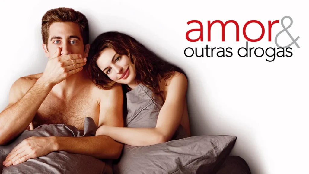 Cena do filme Amor e Outras Drogas com casal na cama
