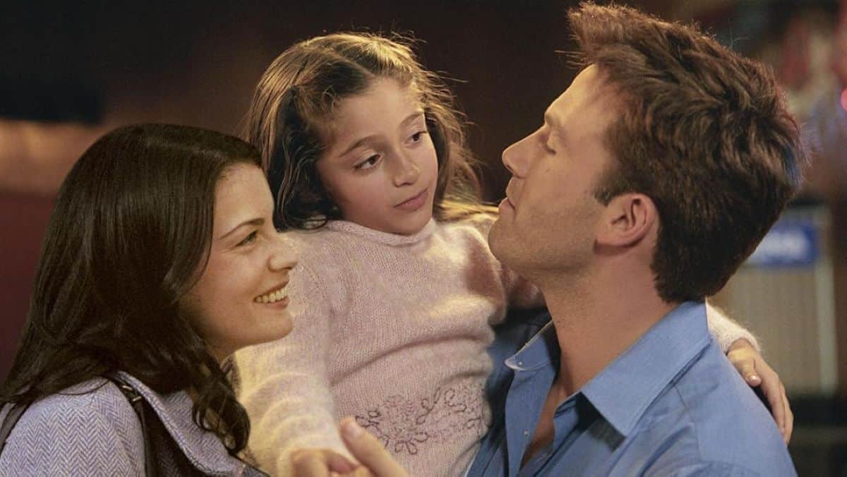 Cena emocionante do filme Menina dos Olhos com Ben Affleck e sua filha