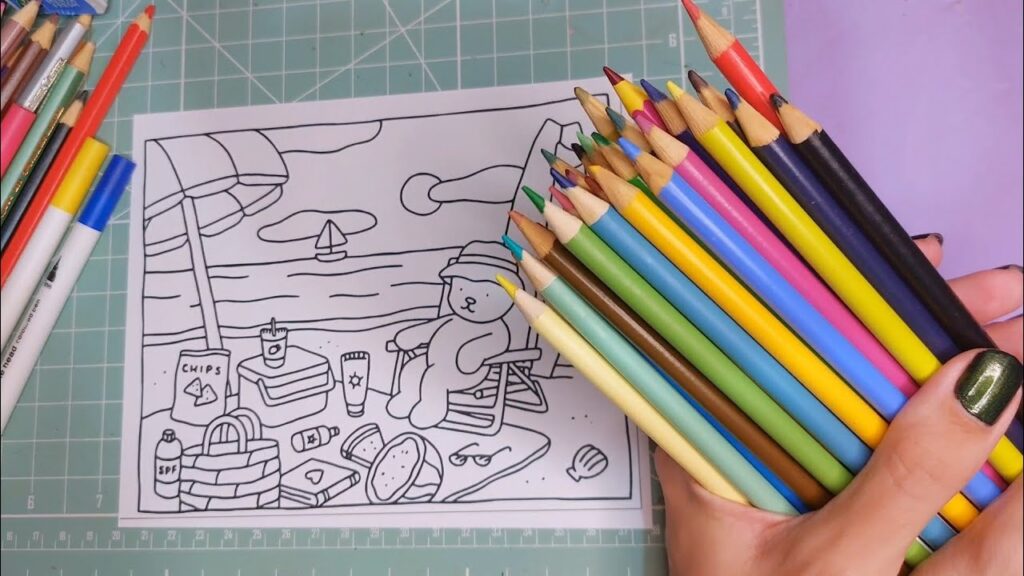 Desenho estilo Bobbie Goods com urso na praia e lápis de cor ao lado