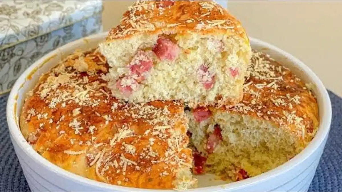 Pão caseiro de colher, fácil de fazer e sem necessidade de sovar.