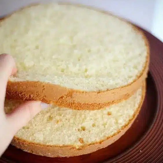 Camadas macias de pão de ló, ideal para ser servido com chá ou café