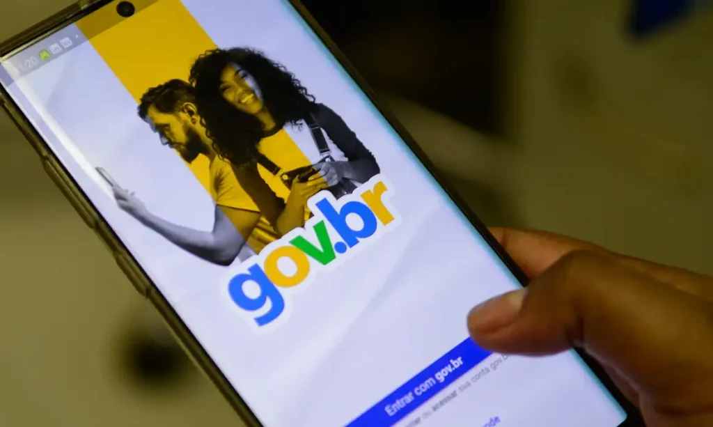 Tela inicial do aplicativo gov.br sendo exibida em smartphone