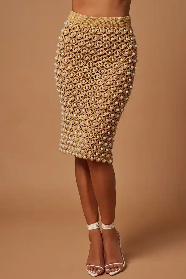 Saia de crochê midi com aplicações de pérolas
