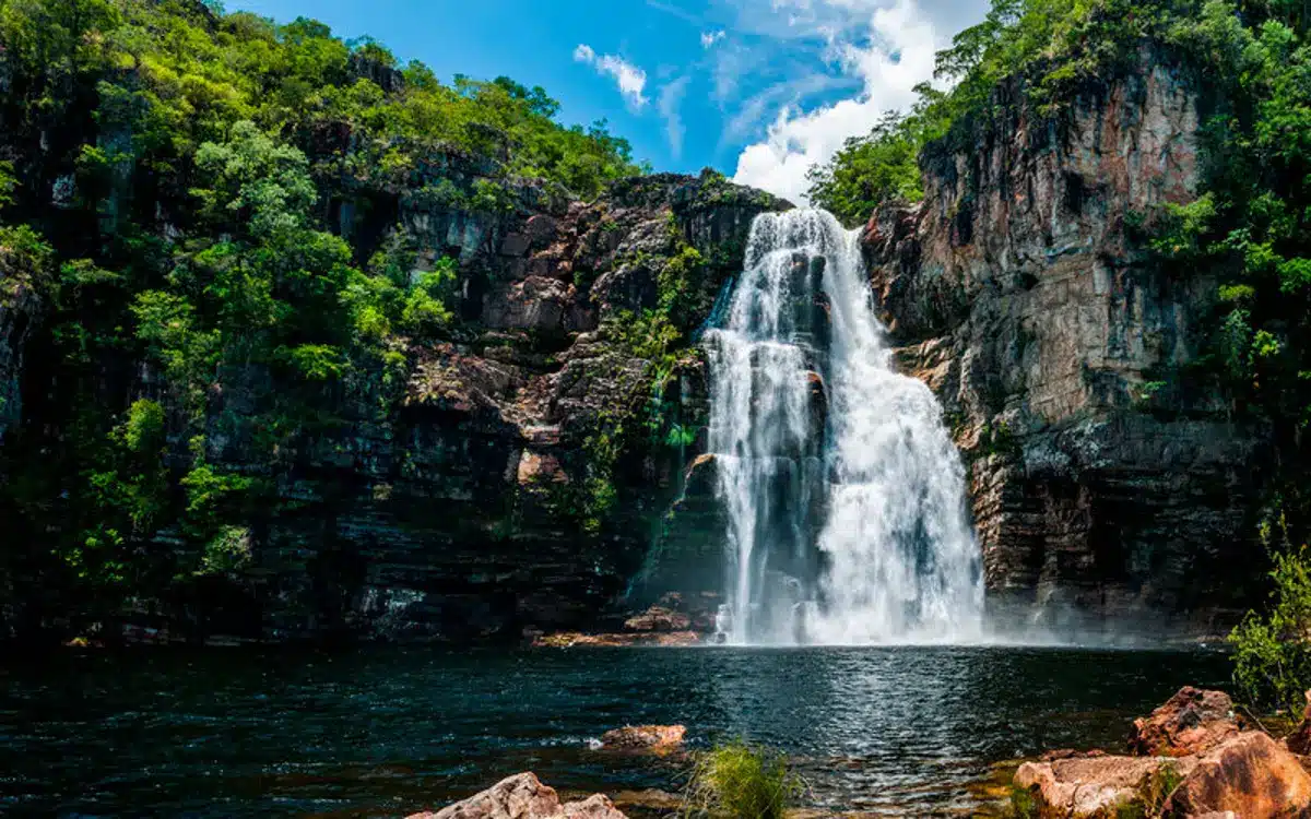 Cachoeira da Chapada, um paraíso natural rodeado por vegetação exuberante