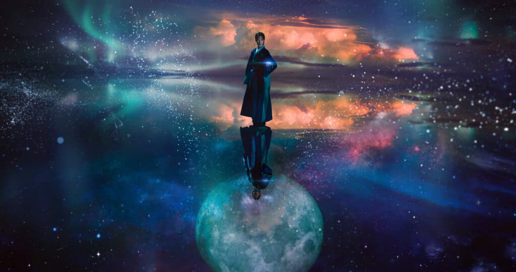 A protagonista do dorama "Alquimia das Almas" em frente a uma paisagem cósmica, com auroras e estrelas, e sua imagem refletida.