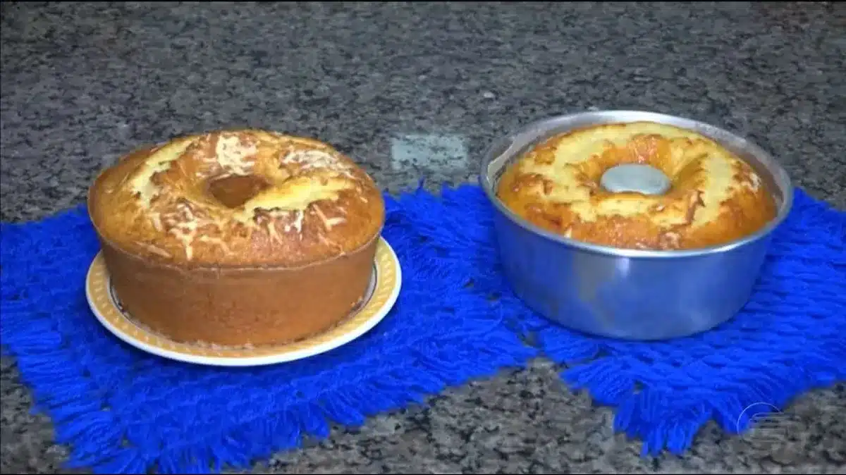 Bolo doce com queijo parmesão, ideal para o café ou lanche da tarde