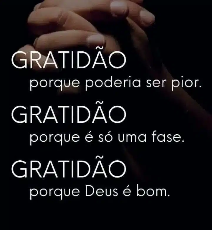 Imagem de mãos entrelaçadas com mensagem de gratidão a Deus, destacando a fé e a esperança.