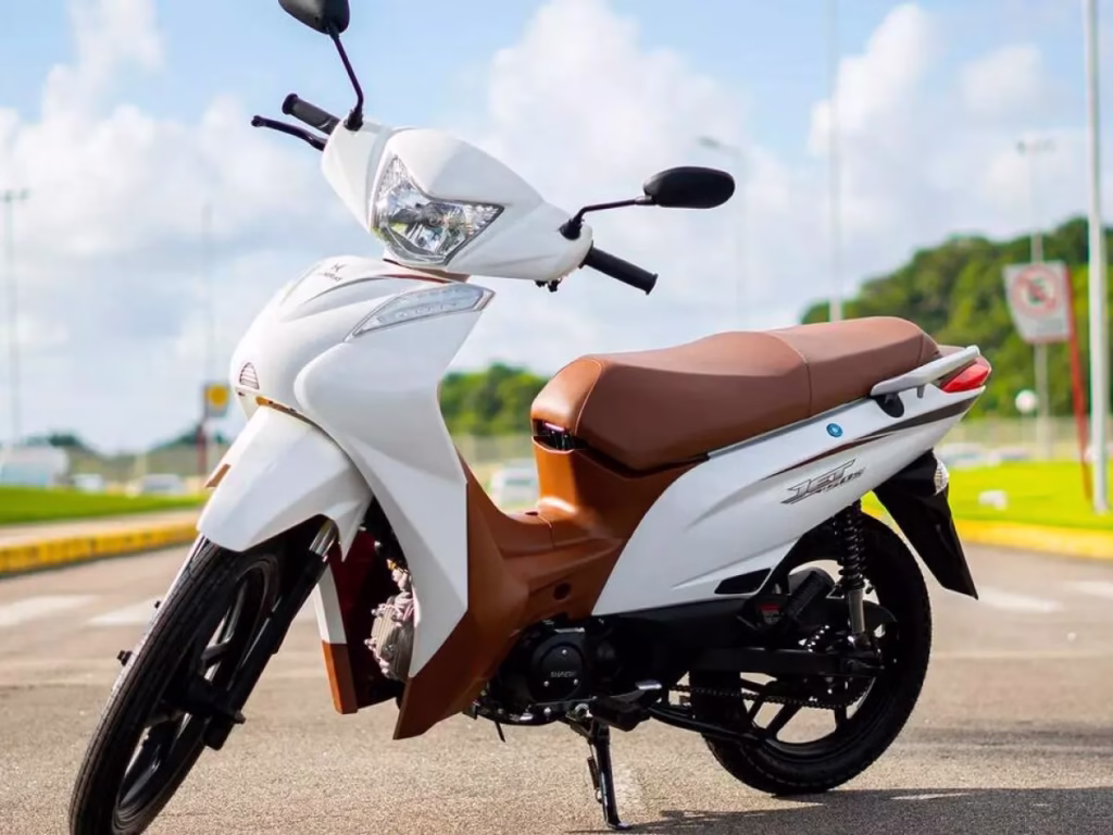 Shineray Jet50s 2024 em fundo aberto, destacando o design moderno e a estrutura compacta.