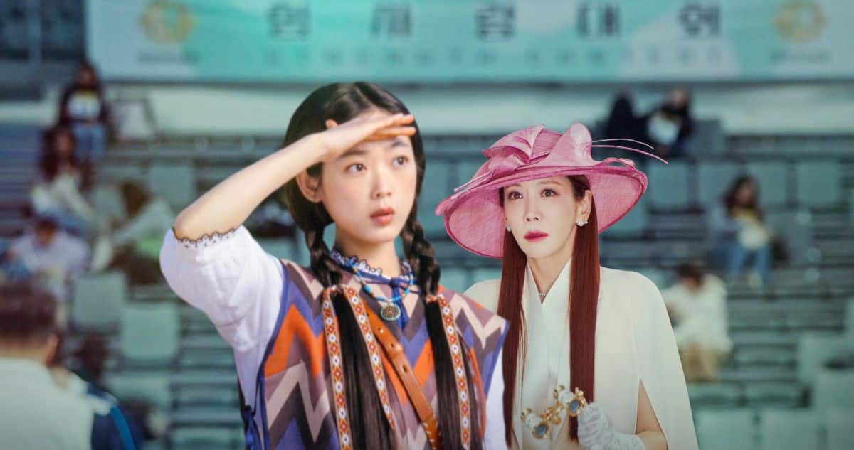 Cena do dorama Strong Girl Nam-soon com a protagonista usando tranças e a vilã de chapéu rosa.