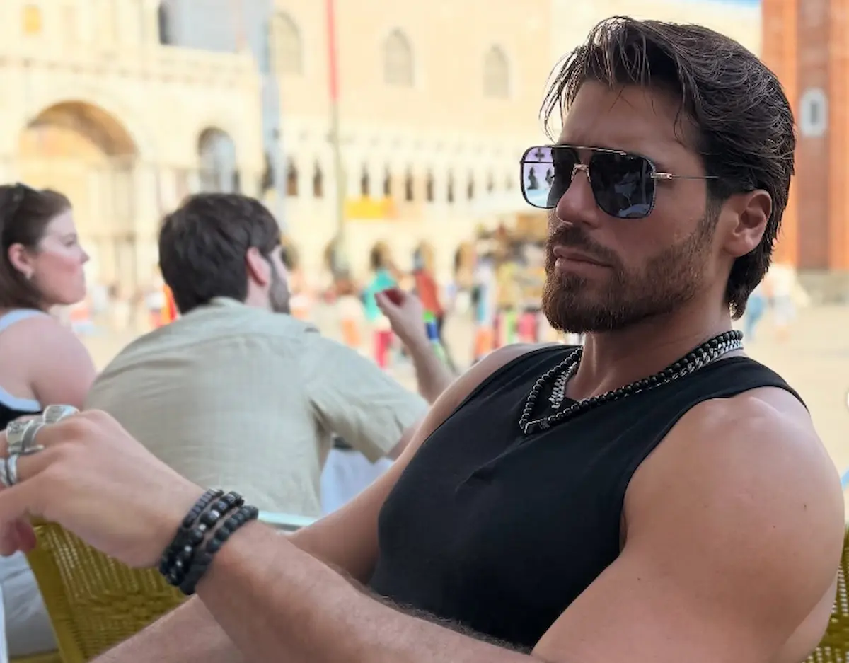 Can Yaman,ator turco da famosa novela 'Dolunay, atualmente na Globoplay