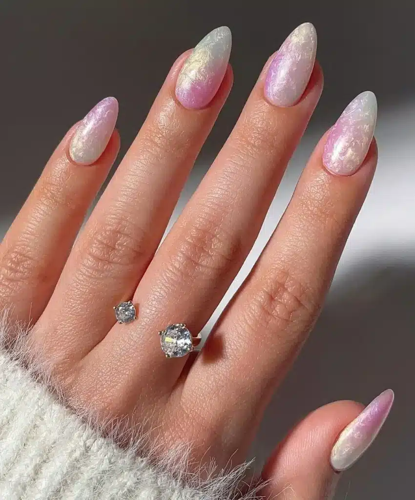 Unhas com mix de cores peroladas vibrantes