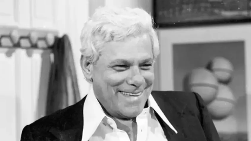 Dionísio Azevedo como Salomão Hayalla em 1977, na novela "O Astro".