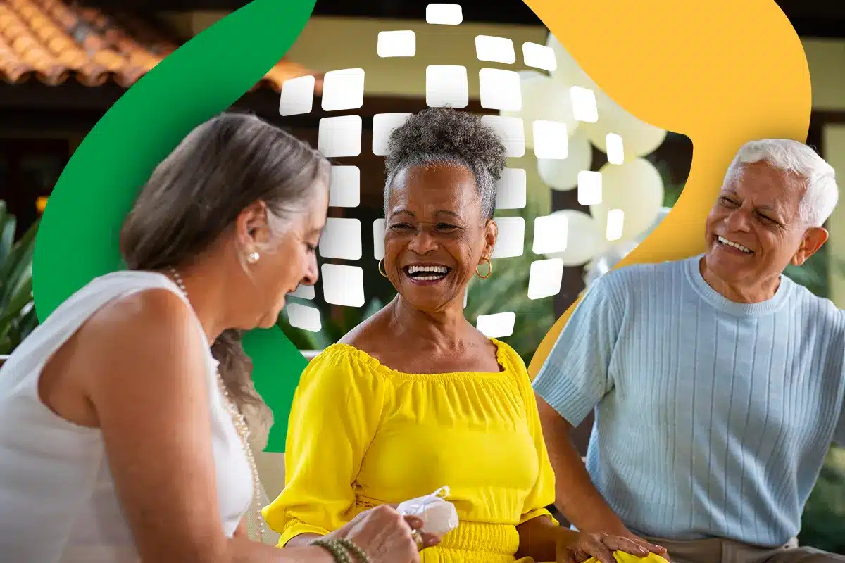 Três pessoas idosas sorrindo e interagindo, ilustrando o bem-estar e o alívio proporcionados pela agilidade na concessão de benefícios pelo INSS.